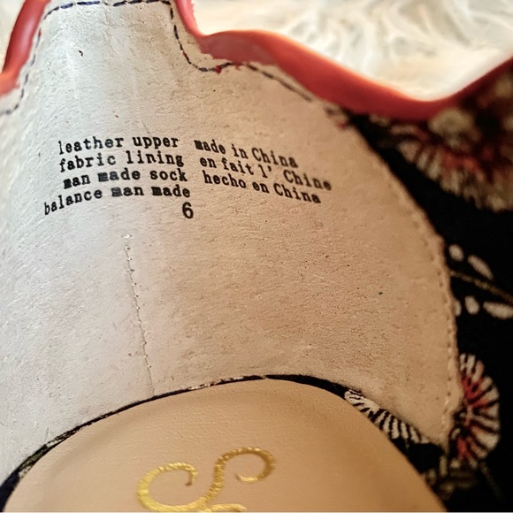 Seychelles • Scallop-Edge Red Suede Island Flat 6 - Picture 6 of 8